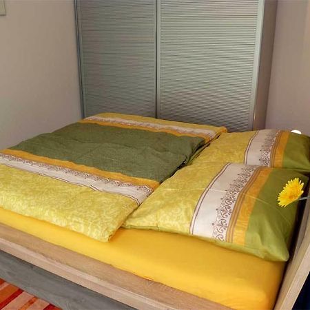 Ferienwohnung Am Bienenfeld Етенхайм Екстериор снимка